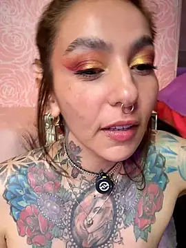 Evangelyne_1 Adlı Modelin Canlı XXX Sohbeti