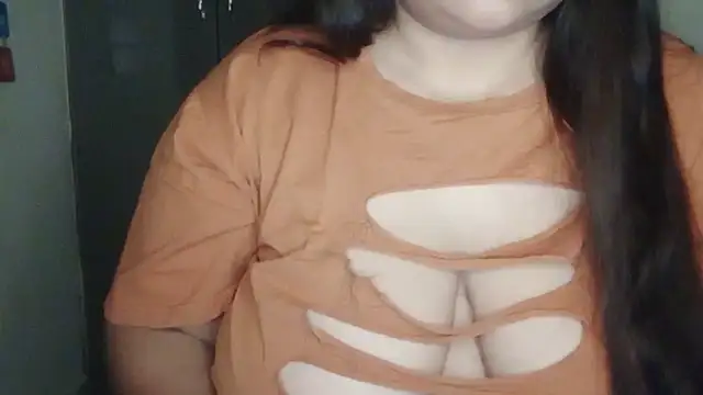 yoursnishaa's Webcam Show