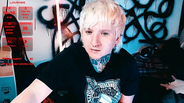 Marieblueeyes Show in webcam