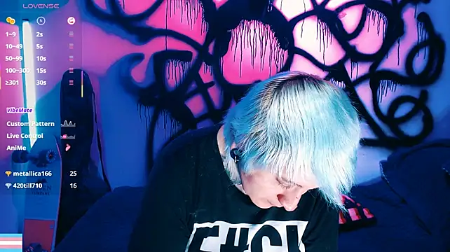 Marieblueeyes Show in webcam