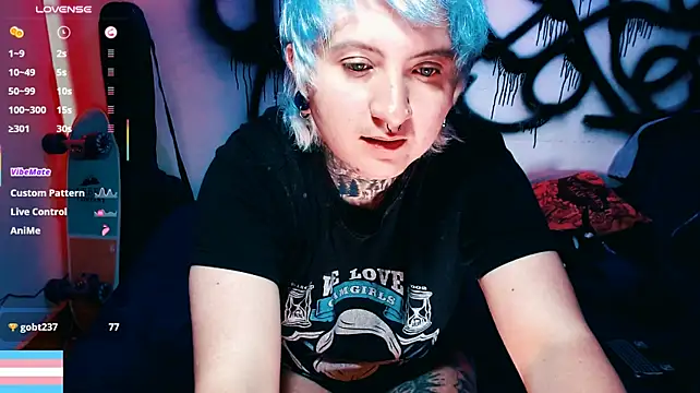Marieblueeyes Show in webcam