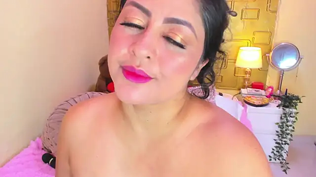 Julia_Haye Adlı Modelin Canlı XXX Sohbeti