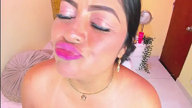 Chat +18 de Julia_Haye ao vivo