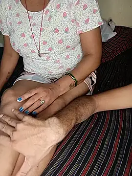 Lovly_pari 在線直播表演