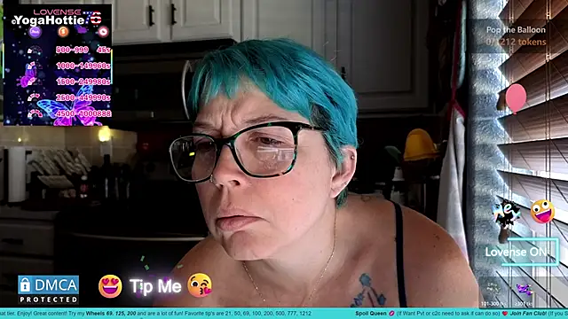 Živá chatovací místnost YogaHottie76