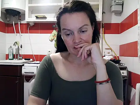 LoveNBloom Chat XXX in diretta