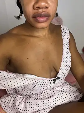 _yisela_'s Live XXX Chat