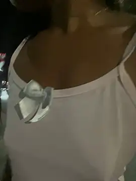 _yisela_ Adlı Modelin Canlı XXX Sohbeti