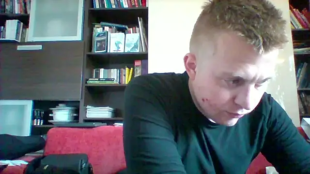 Show modela Matttthees na web-kameri