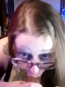 edgexchaos: διαδικτυακό σόου στην κάμερα