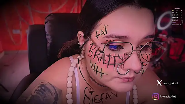 Laura_takint webkamerás műsora