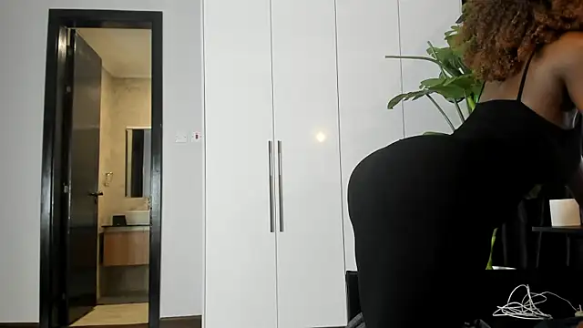 naughty_bigass' Webcam Show