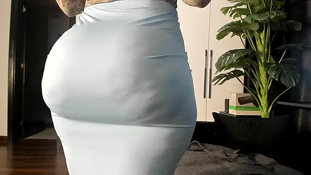 naughty_bigass' Webcam Show