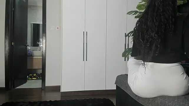 naughty_bigass' Webcam Show
