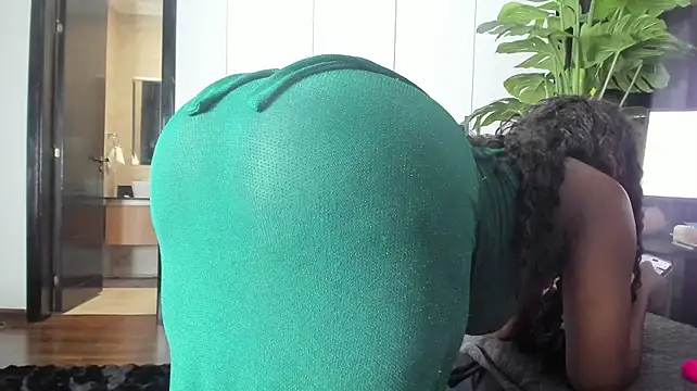 naughty_bigass 网络视讯表演