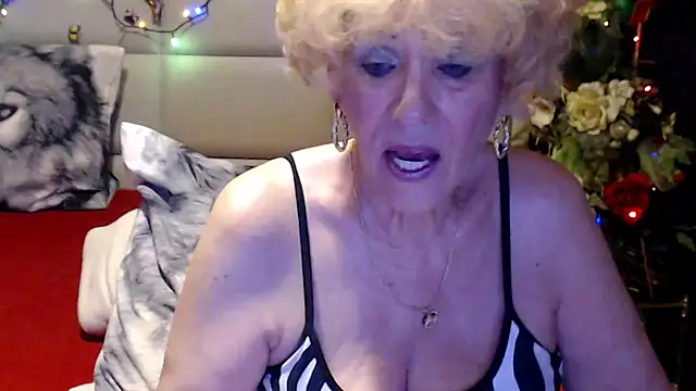HappyWomanOn webcam show
