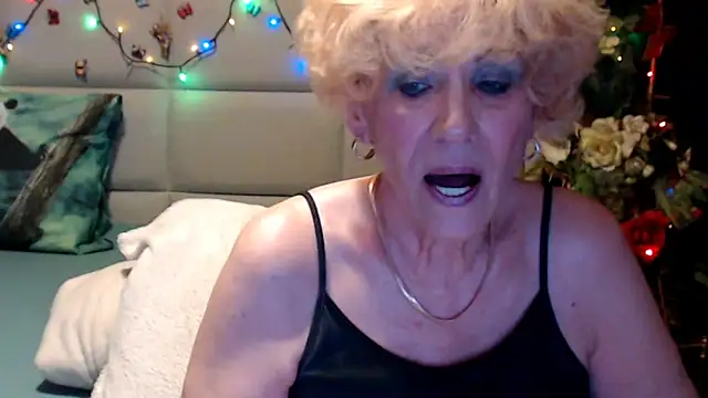 HappyWomanOn: διαδικτυακό σόου στην κάμερα