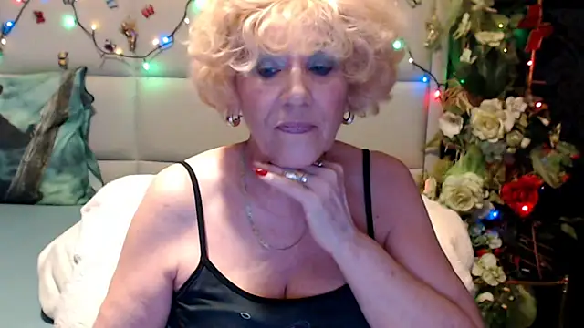 HappyWomanOn's Webcam Show