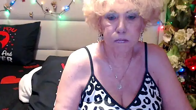HappyWomanOn's Webcam Show