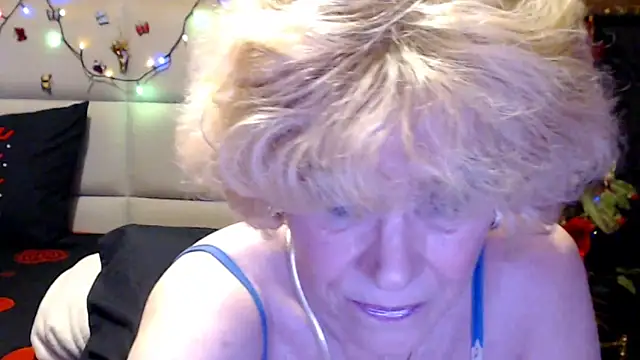Show modela HappyWomanOn na web-kameri