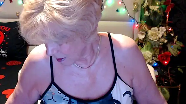 HappyWomanOn's Webcam Show