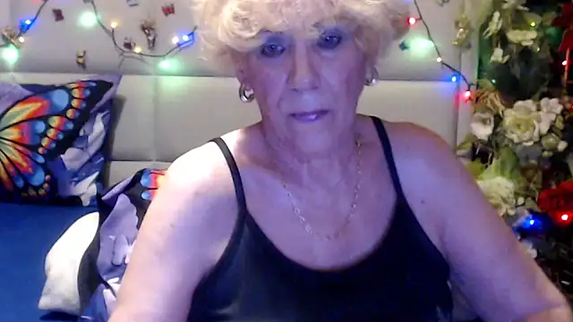 HappyWomanOn's Webcam Show