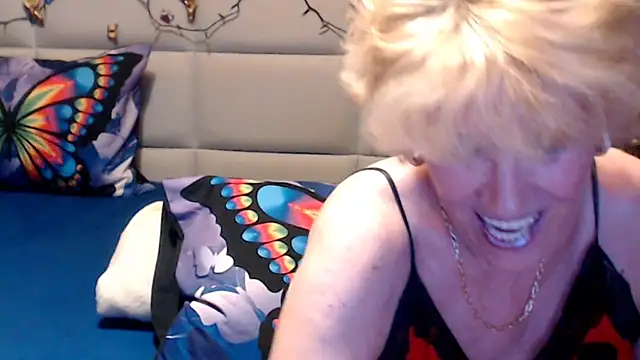 Show modela HappyWomanOn na web-kameri