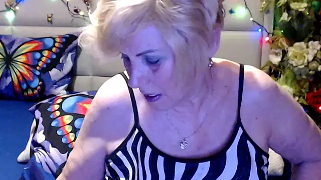 HappyWomanOn's Webcam Show