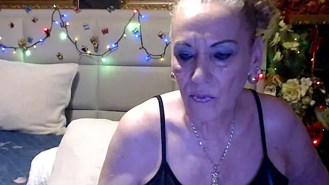HappyWomanOn's Webcam Show