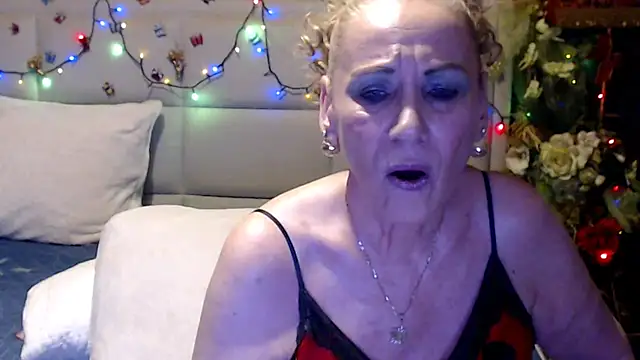 HappyWomanOn's Webcam Show