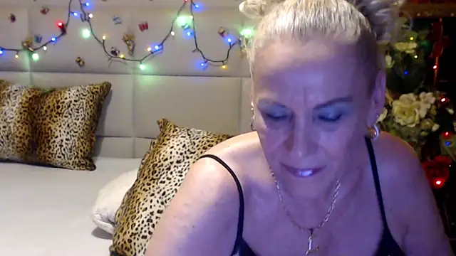 Chatroom XXX en direct de HappyWomanOn