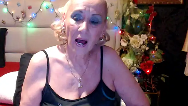 HappyWomanOn's Webcam Show