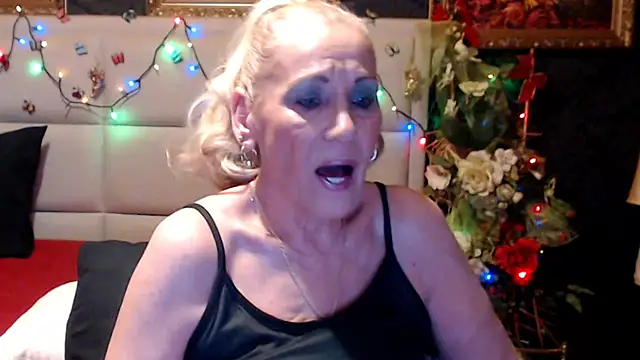 HappyWomanOn's Webcam Show