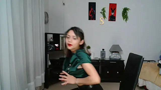 Chat +18 de SKARLETEEN ao vivo
