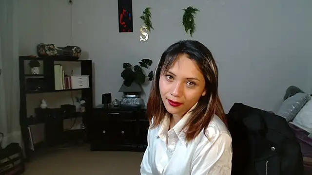 SKARLETEEN webcam show