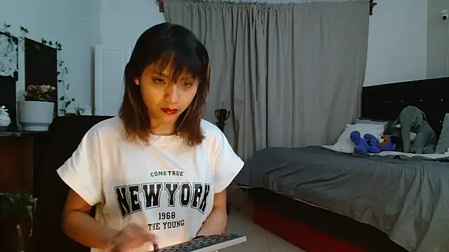 SKARLETEEN webcam show