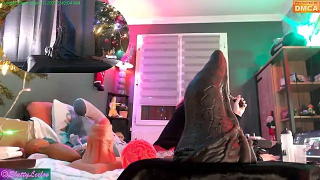 MissSluttyLeeloo's Webcam Show