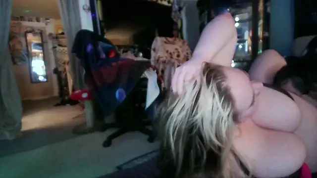 feakyfox6: διαδικτυακό σόου στην κάμερα