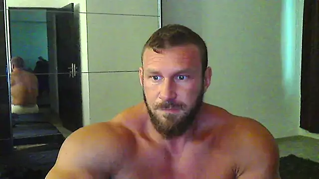 הופעת וובקאם של muscularkevin