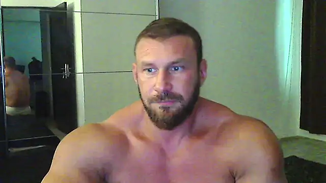 muscularkevin: διαδικτυακό σόου στην κάμερα