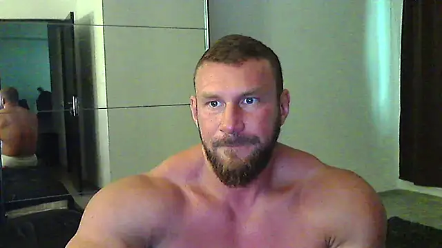 Pokazy przed kamerką – muscularkevin