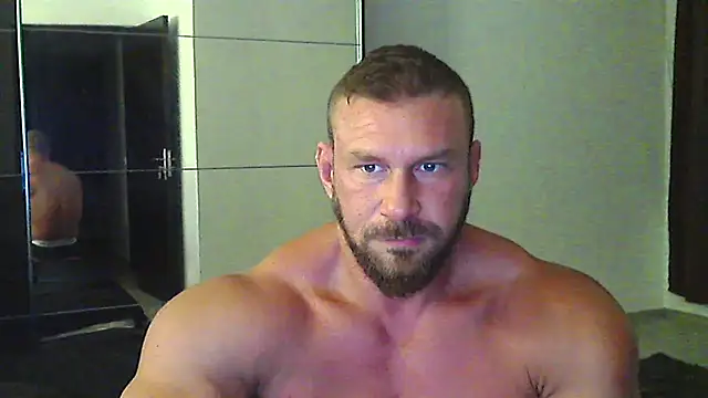 Pokazy przed kamerką – muscularkevin