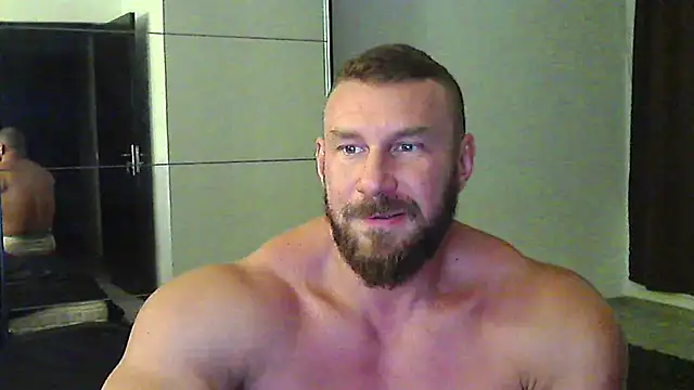 Show modela muscularkevin na web-kameri