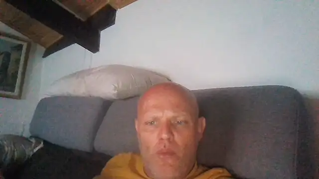 davigochi77bcn Show in webcam