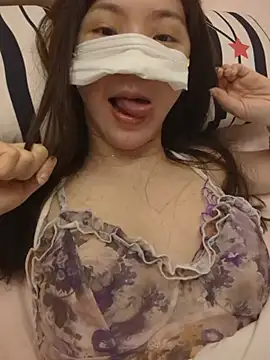 charmingdemon0701's Webcam Show