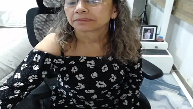 jesy_hot Adlı Modelin Canlı XXX Sohbeti