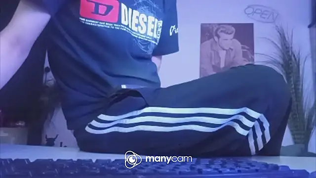 der_dino30 Show in webcam