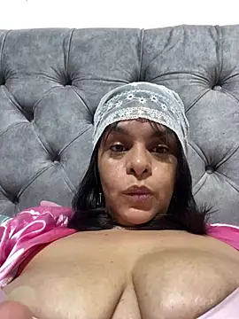 Kataliina Adlı Modelin Web Kamerası Şovu