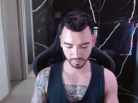 Dangerous-Men Show Webcam