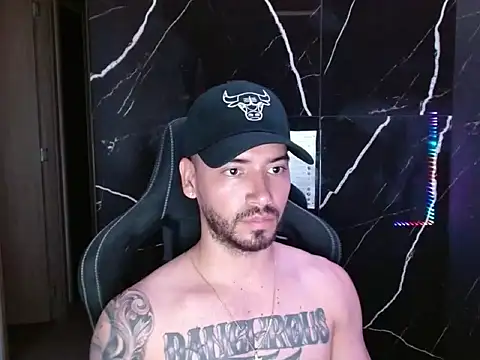 Show modela Dangerous-Men na web-kameri